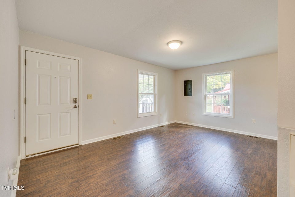 Photo #7: 714 Maple Street