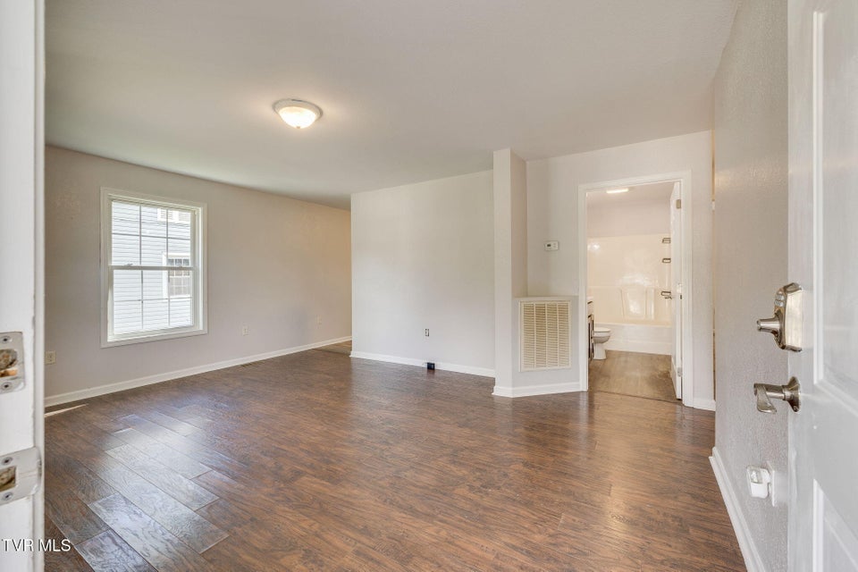 Photo #6: 714 Maple Street