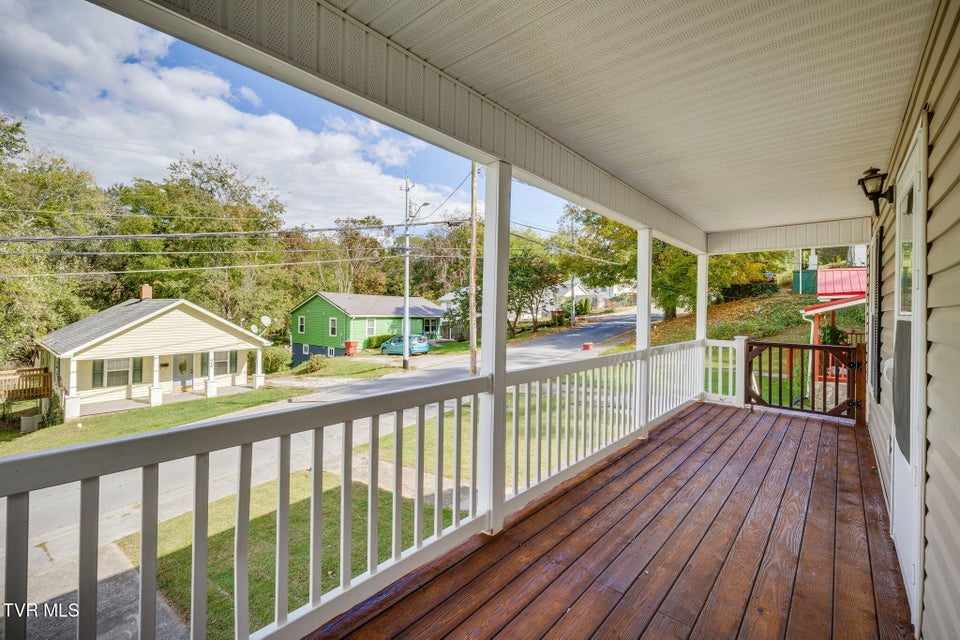 Photo #4: 714 Maple Street