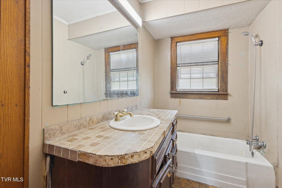 Photo #17: 279 Chapel Street