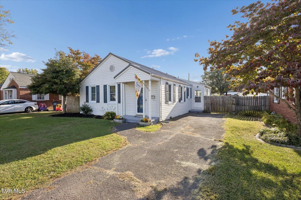 Photo #3: 1613 Carolina Avenue