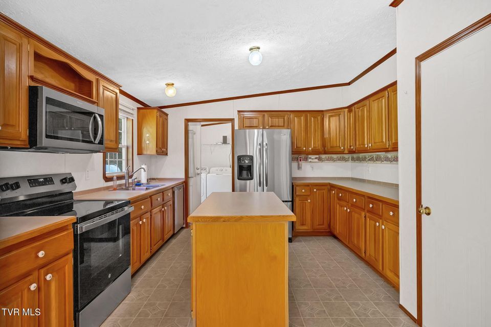 Photo #11: 384 Sugar Pine Lane