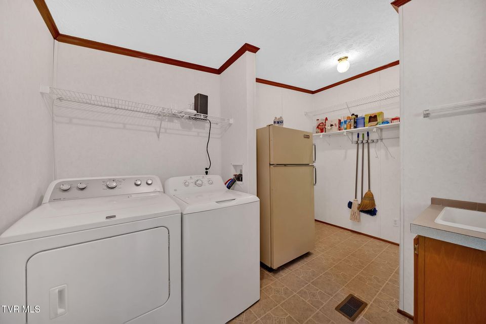 Photo #12: 384 Sugar Pine Lane