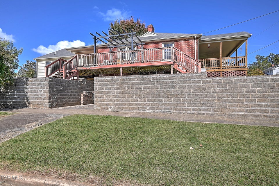 Photo #36: 700 Park Street