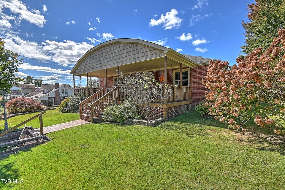 Photo #3: 700 Park Street