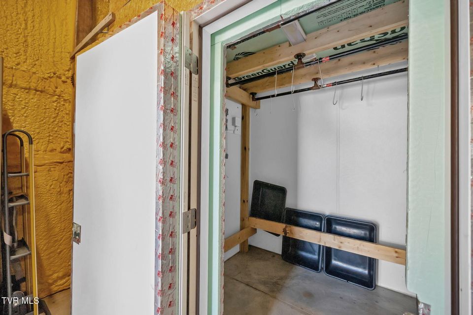 Photo #33: 384 Sugar Pine Lane