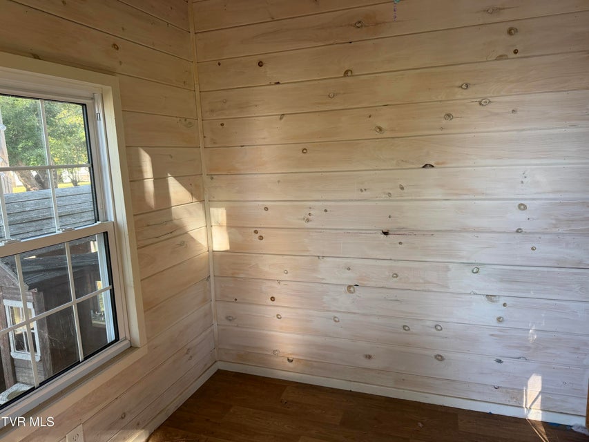 Photo #34: 706 Carson Street