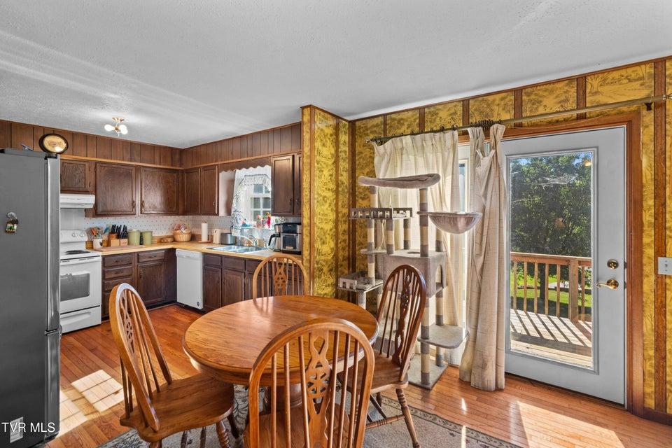 Photo #8: 4146 Leslie Drive