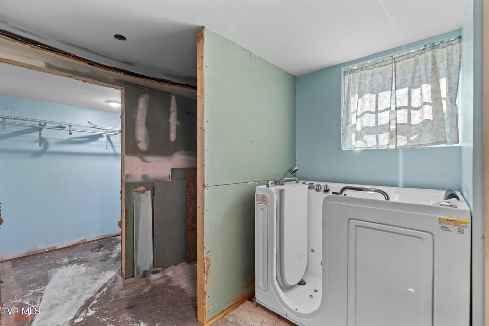 Photo #31: 4146 Leslie Drive