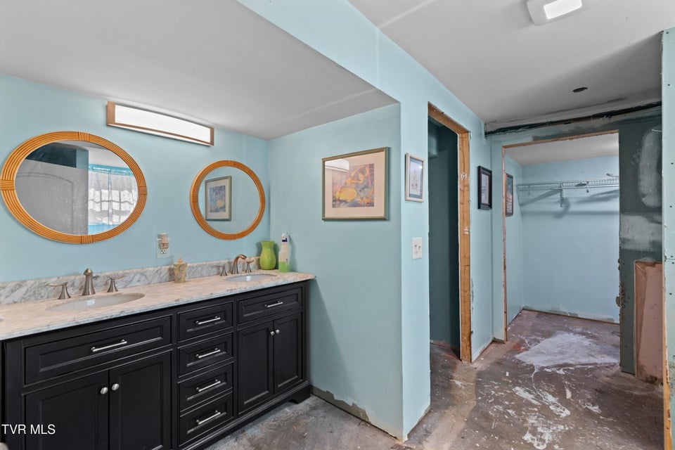 Photo #32: 4146 Leslie Drive