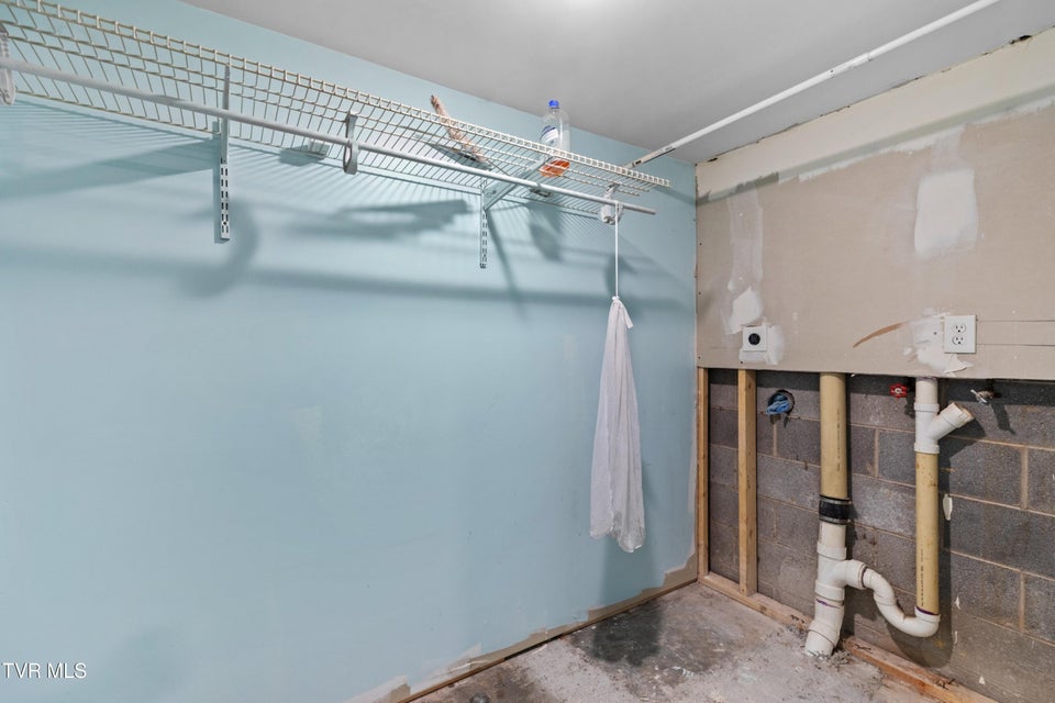 Photo #33: 4146 Leslie Drive