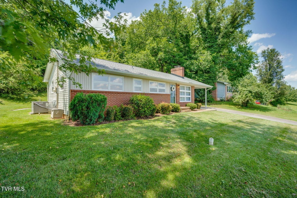 Photo #2: 542 Ranier Drive