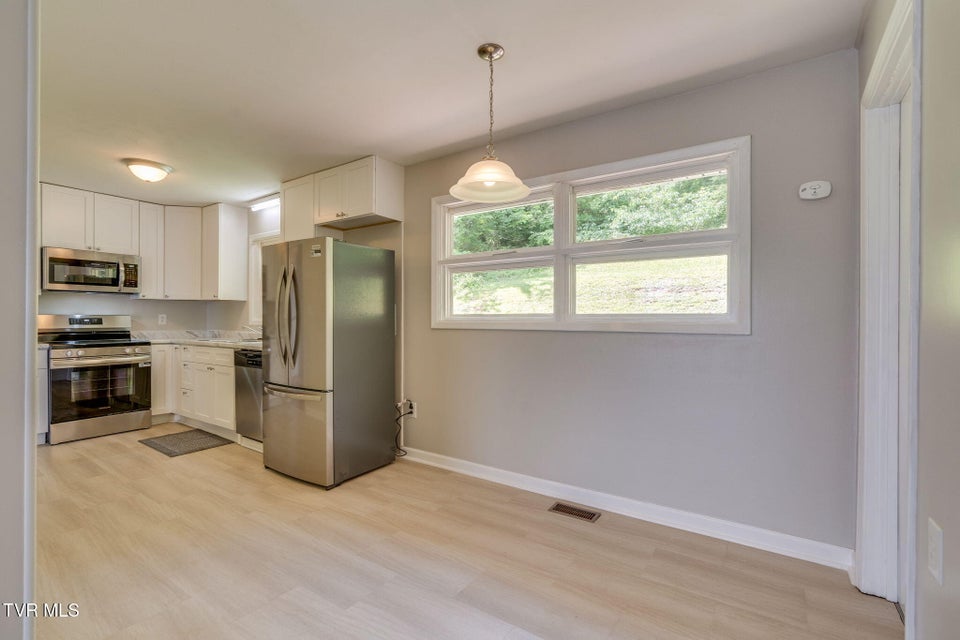 Photo #7: 542 Ranier Drive