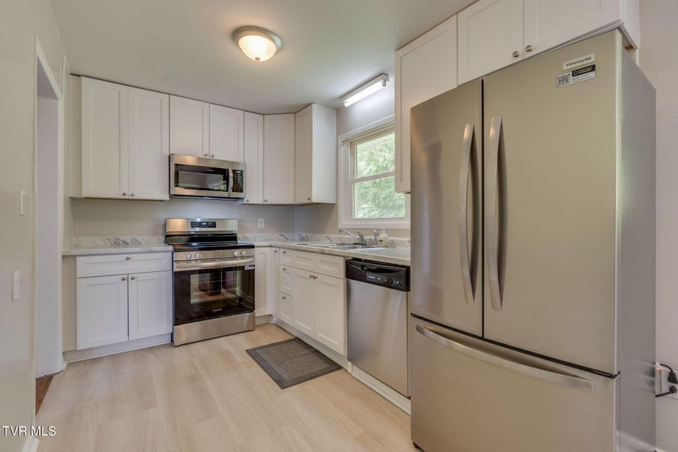 Photo #8: 542 Ranier Drive