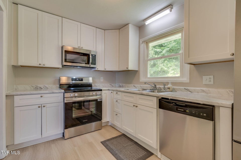 Photo #9: 542 Ranier Drive