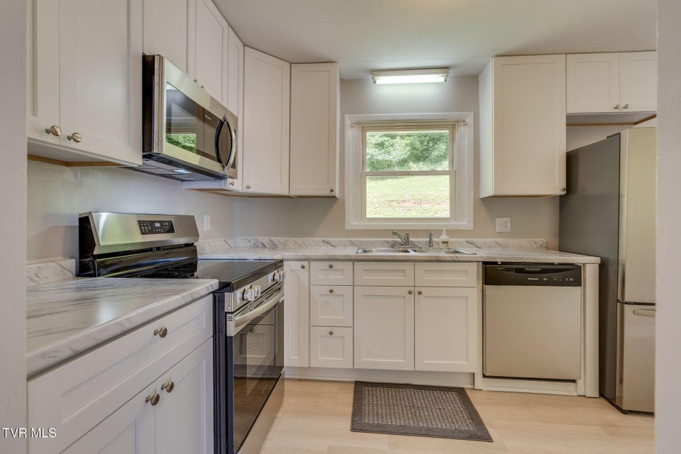 Photo #10: 542 Ranier Drive