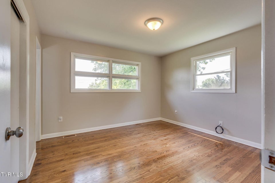 Photo #11: 542 Ranier Drive