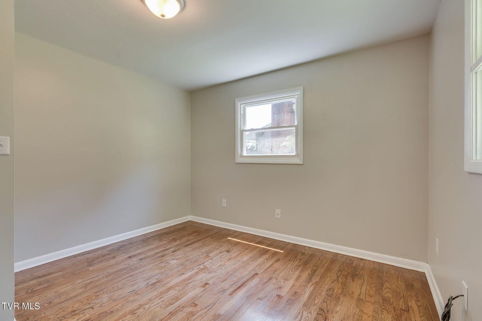 Photo #15: 542 Ranier Drive