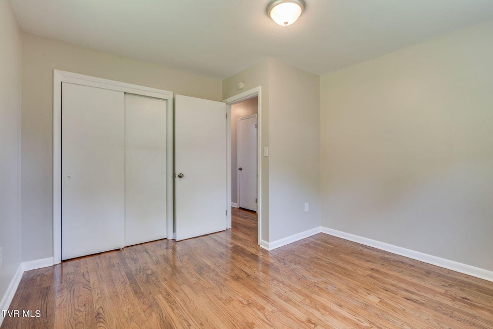 Photo #16: 542 Ranier Drive