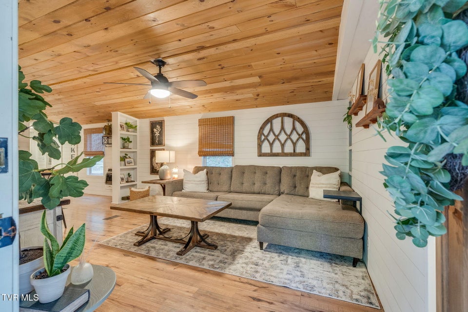 Photo #7: 483 Trotters Lane 