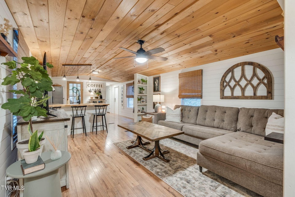 Photo #8: 483 Trotters Lane 