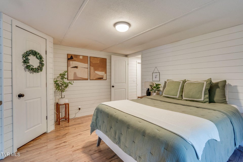 Photo #16: 483 Trotters Lane 