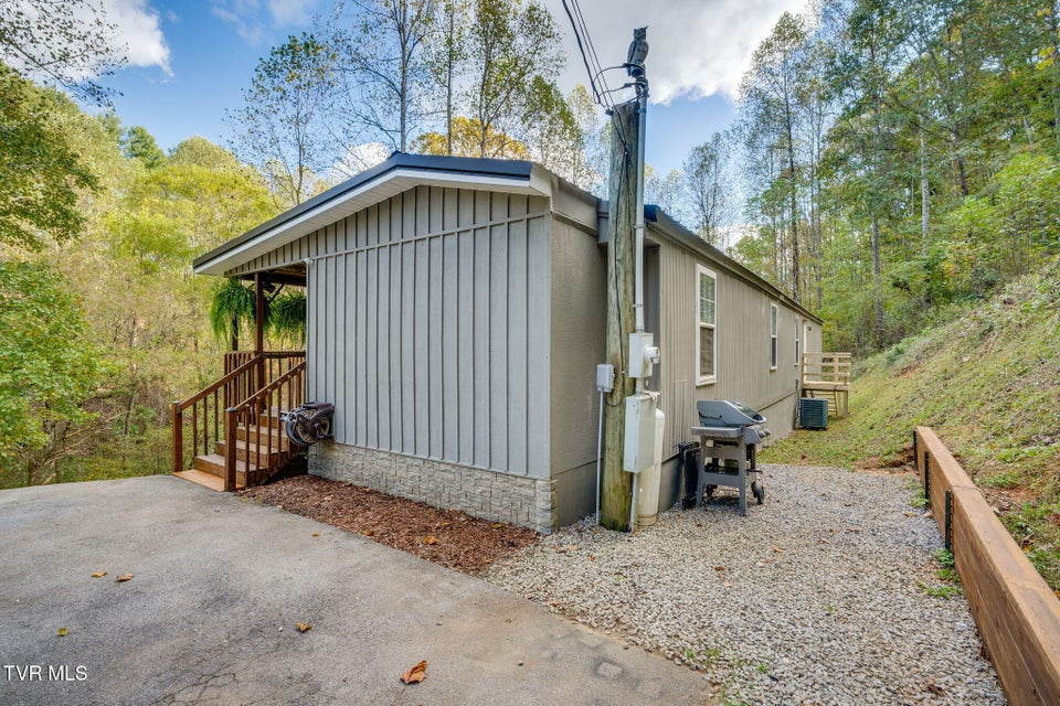 Photo #25: 483 Trotters Lane 