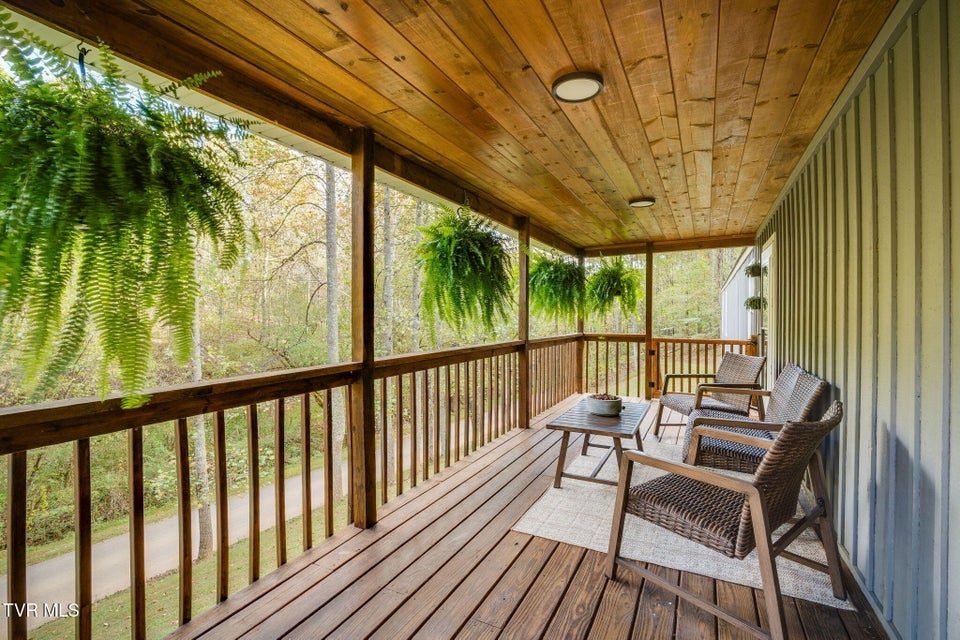 Photo #5: 483 Trotters Lane 