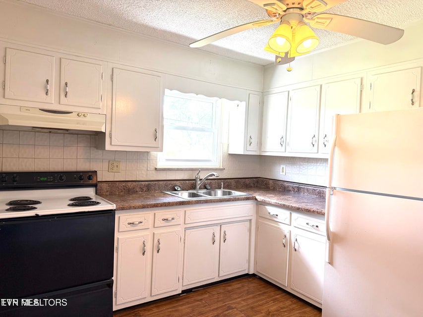 Photo #11: 161 Gardenia Drive