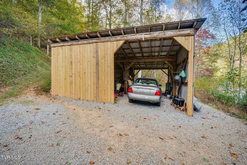 Photo #6: 483 Trotters Lane 