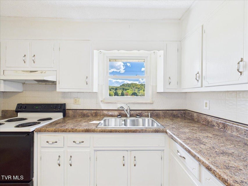 Photo #5: 161 Gardenia Drive