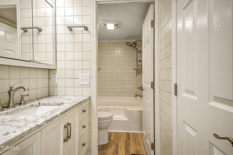 Photo #27: 1302 Camelia Avenue