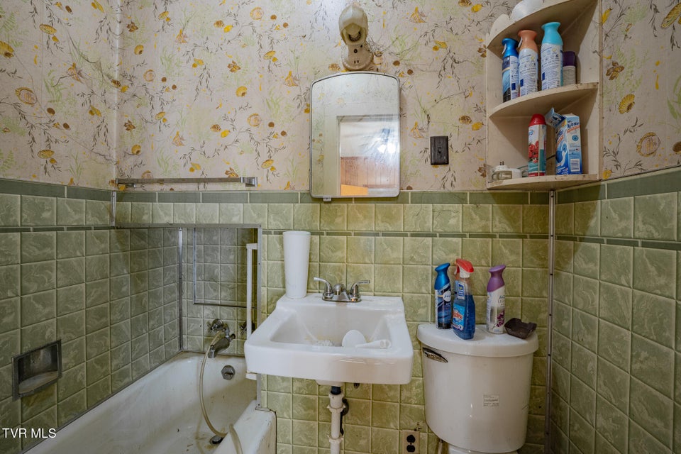 Photo #9: 2100 State Line Road