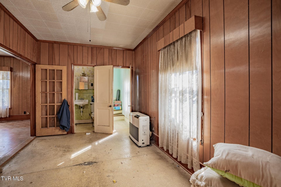 Photo #8: 2100 State Line Road