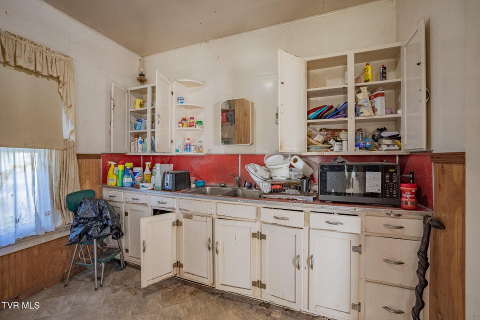 Photo #14: 2100 State Line Road