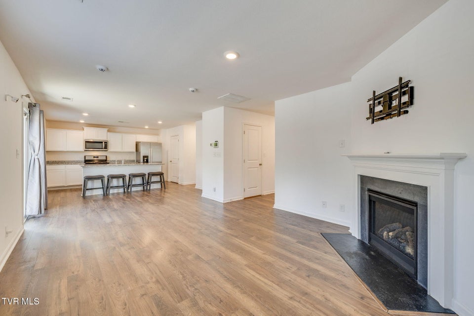 Photo #5: 1133 Tay Station