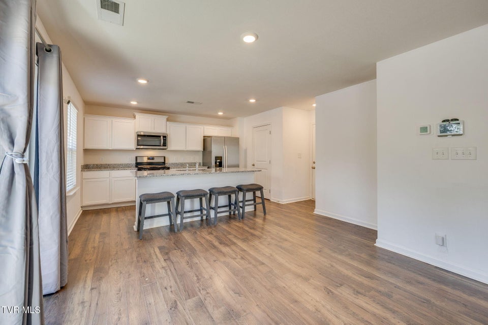 Photo #6: 1133 Tay Station