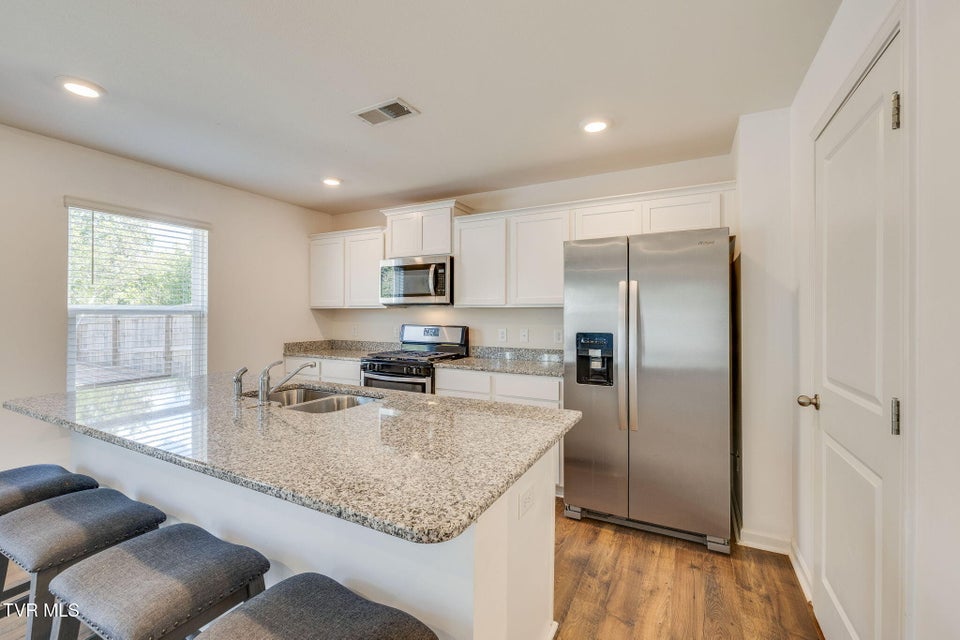 Photo #8: 1133 Tay Station