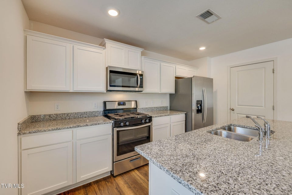 Photo #9: 1133 Tay Station