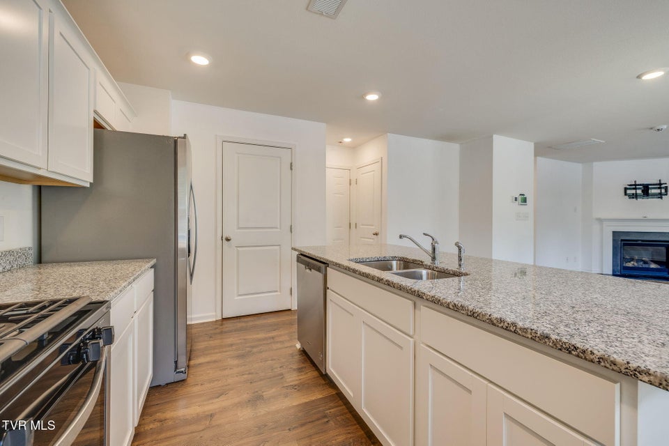 Photo #10: 1133 Tay Station