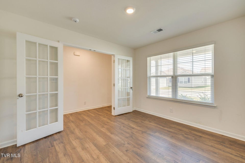 Photo #11: 1133 Tay Station