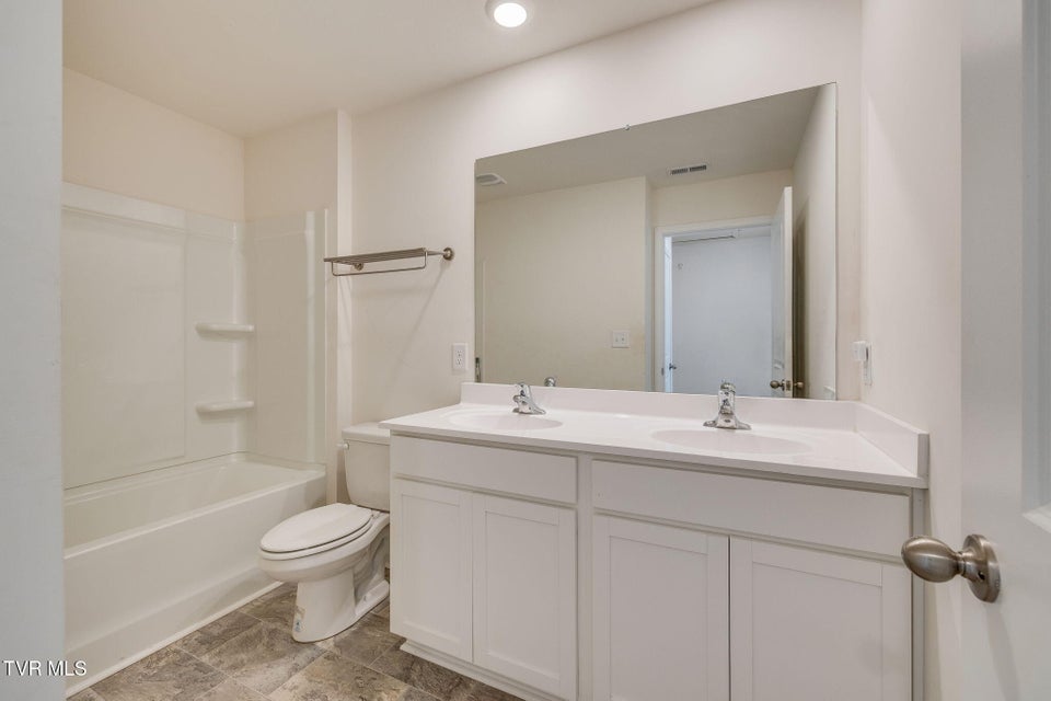 Photo #17: 1133 Tay Station