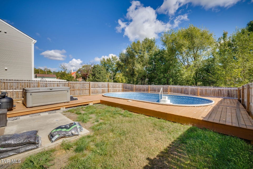 Photo #20: 1133 Tay Station