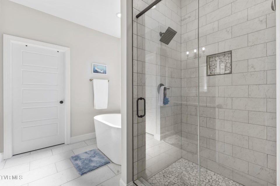 Photo #32: 2579 Shoreline Vista