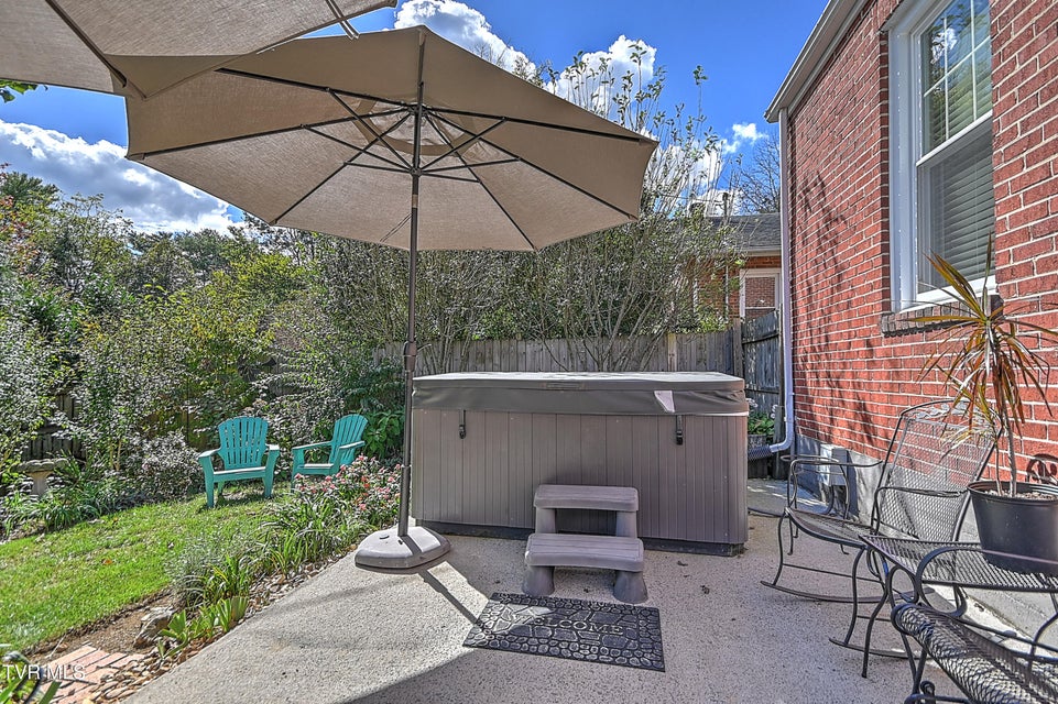 Photo #13: 724 Lawrence Avenue