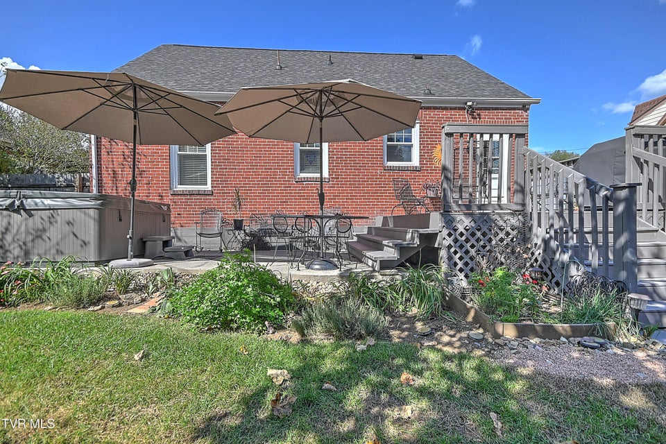 Photo #15: 724 Lawrence Avenue