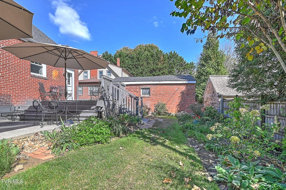 Photo #16: 724 Lawrence Avenue