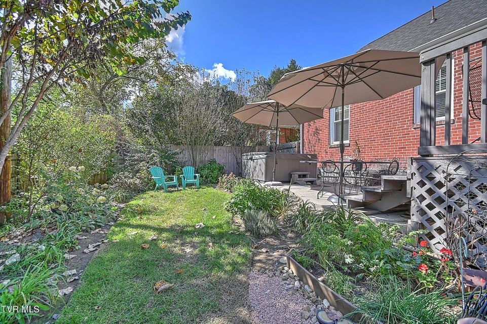 Photo #18: 724 Lawrence Avenue