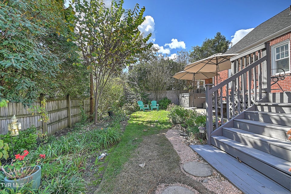 Photo #20: 724 Lawrence Avenue