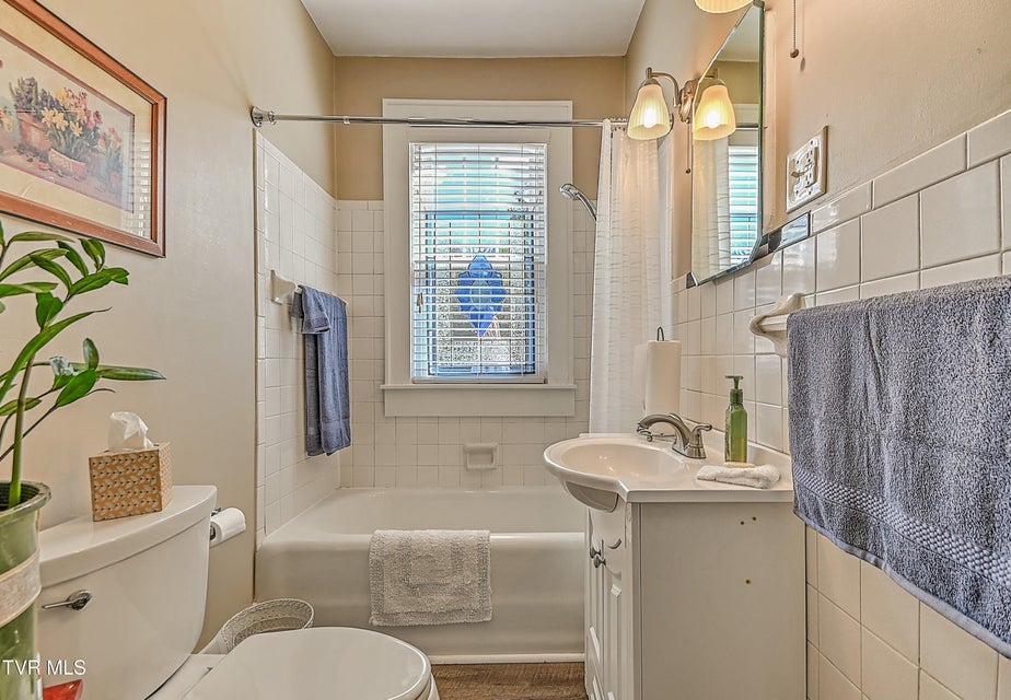 Photo #44: 724 Lawrence Avenue